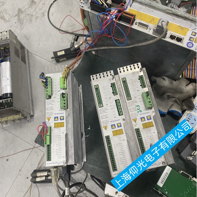 通信設備科爾摩根伺服驅動器報警顯示F18故障維修指南